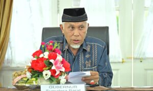 gubernur-sumbar-mahyeldi-dianugerahi-gelar-doktor-hc-oleh-aui-malaysia