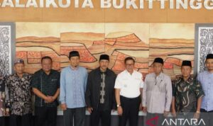 wako-ramlan-apresiasi-semangat-warga-membangun-masjid-di-bukittinggi wako-ramlan-apresiasi-semangat-warga-membangun-masjid-di-bukittinggi