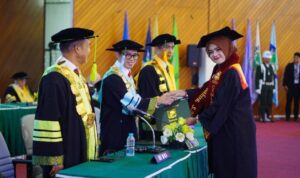 unand-lahirkan-1.411-lulusan-baru,-siap-arungi-dunia-yang-penuh-tantangan-dan-peluang unand-lahirkan-1.411-lulusan-baru,-siap-arungi-dunia-yang-penuh-tantangan-dan-peluang