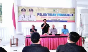 bupati-jhon-kenedi-aziz-hadiri-pengukuhan-pengurus-pbvsi-padang-pariaman bupati-jhon-kenedi-aziz-hadiri-pengukuhan-pengurus-pbvsi-padang-pariaman
