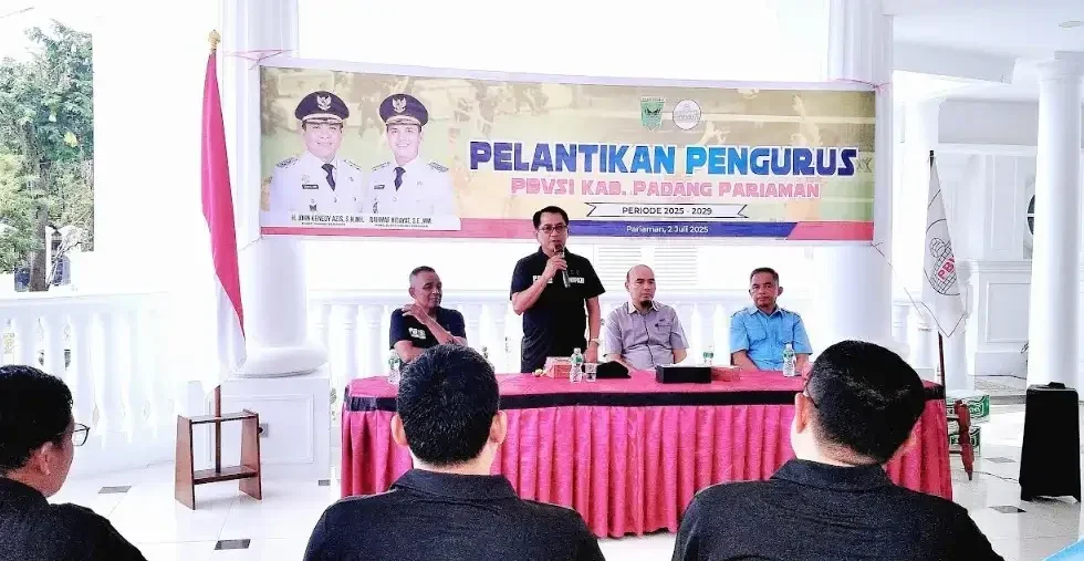 bupati-jhon-kenedi-aziz-hadiri-pengukuhan-pengurus-pbvsi-padang-pariaman