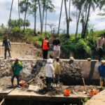 semen-padang-bantu-100-zak-untuk-perbaikan-irigasi-di-rambatan-usai-banjir-bandang-melanda