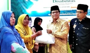 kankemenag-kota-pariaman-serahkan-ratusan-paket-sembako-untuk-anak-yatim kankemenag-kota-pariaman-serahkan-ratusan-paket-sembako-untuk-anak-yatim