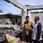 wawako-padang-serahkan-bantuan-untuk-korban-kebakaran-di-ganting-parak-gadang