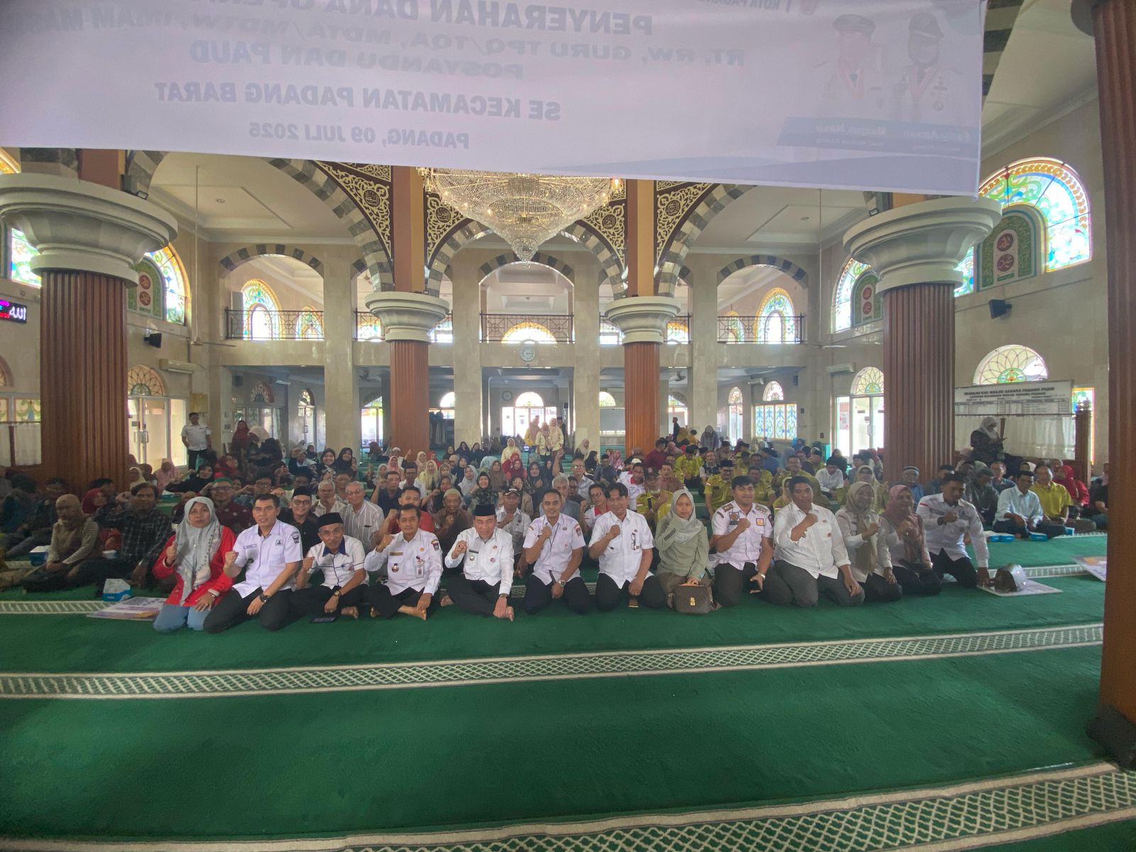wakil-walikota-kembali-serahkan-dana-operasional-triwulan-ii-di-padang-barat