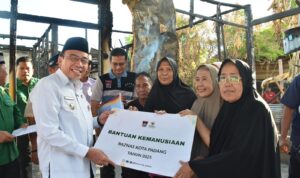 wakil-walikota-padang-tinjau-lokasi-kebakaran-di-seberang-padang-utara