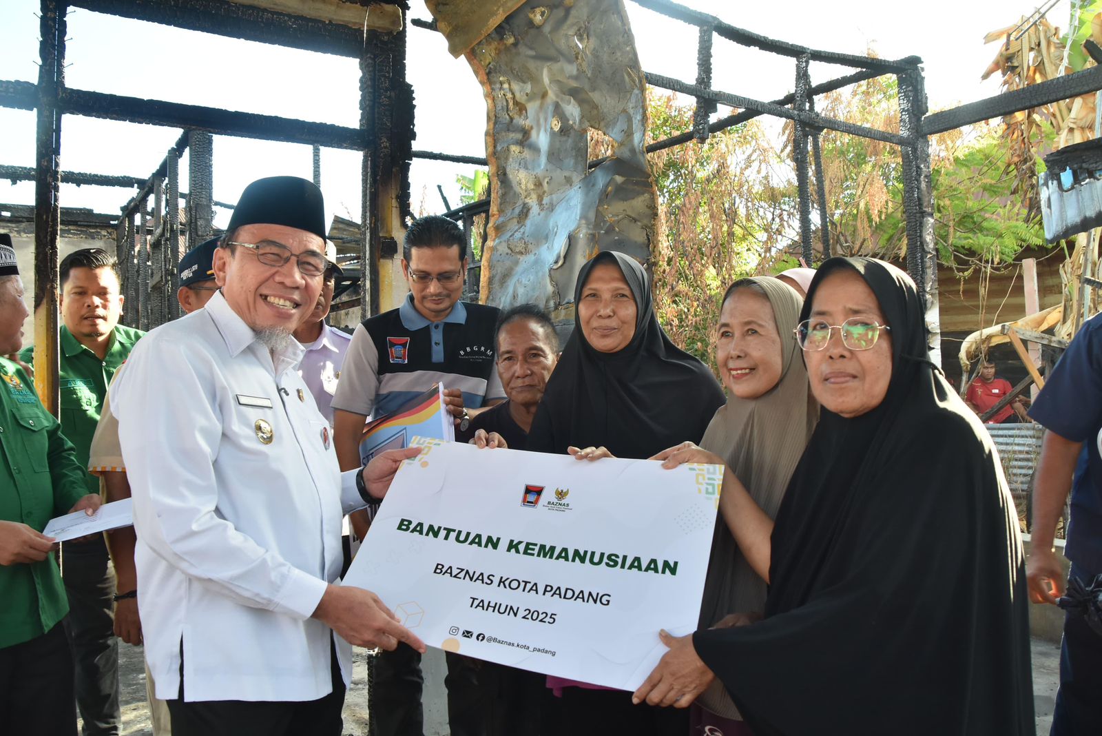 wakil-walikota-padang-tinjau-lokasi-kebakaran-di-seberang-padang-utara