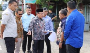 wakil-wali-kota-padang-tinjau-pelebaran-jalan-dan-perbaikan-drainase-di-koto-tangah wakil-wali-kota-padang-tinjau-pelebaran-jalan-dan-perbaikan-drainase-di-koto-tangah