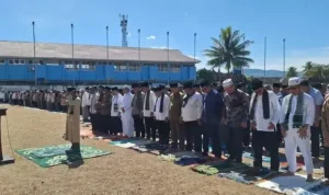 ratusan-jemaah-shalat-istisqa-di-lapangan-merdeka-kota-solok ratusan-jemaah-shalat-istisqa-di-lapangan-merdeka-kota-solok