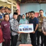 wakil-walikota-padang-kunjungi-nan-xx-korban-kebakaran-di-kelurahan-gates