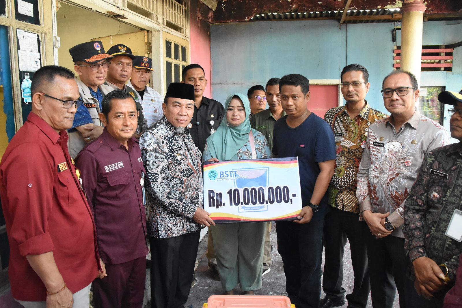 wakil-walikota-padang-kunjungi-nan-xx-korban-kebakaran-di-kelurahan-gates