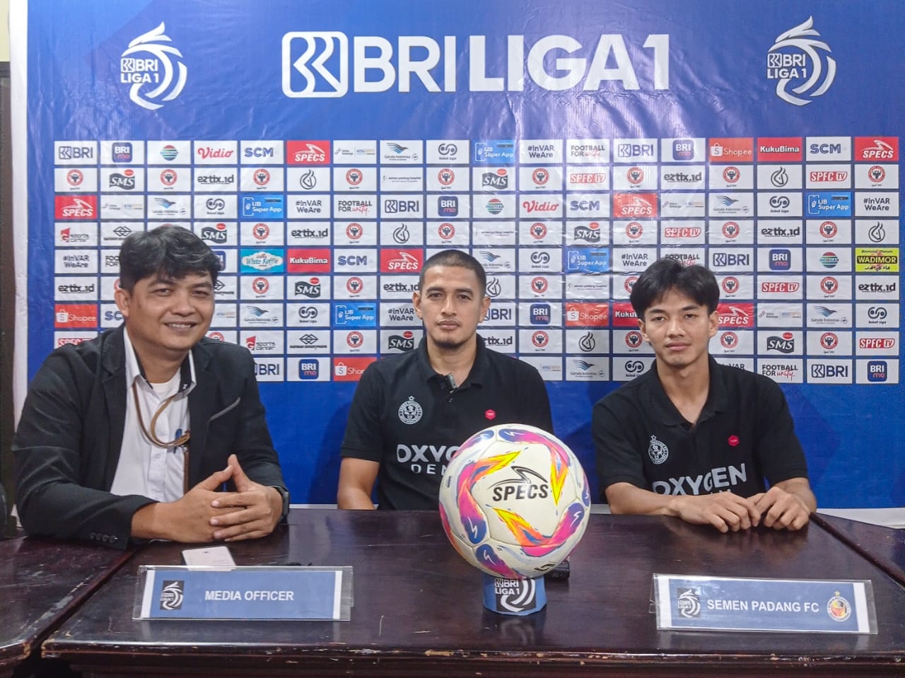 manajemen-semen-padang-fc-tak-perpanjang-kontrak-asisten-pelatih-hengki-ardiles