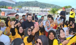 senam-pagi-bersama,-wako-fadly-amran-dorong-aktivitas-positif-di-pasar-raya-fase-vii