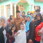 wawako-padang-serahkan-300-bingkisan-pendidikan-untuk-siswa-sd-dan-smp-kurang-mampu