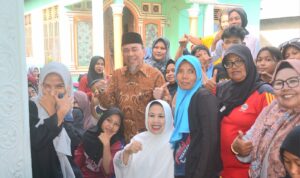 wawako-padang-serahkan-300-bingkisan-pendidikan-untuk-siswa-sd-dan-smp-kurang-mampu wawako-padang-serahkan-300-bingkisan-pendidikan-untuk-siswa-sd-dan-smp-kurang-mampu