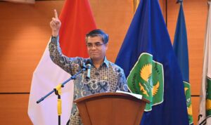 kuliah-umum-di-ubh,-menaker-ajak-mahasiswa-jadi-agen-perubahan-di-era-digital kuliah-umum-di-ubh,-menaker-ajak-mahasiswa-jadi-agen-perubahan-di-era-digital