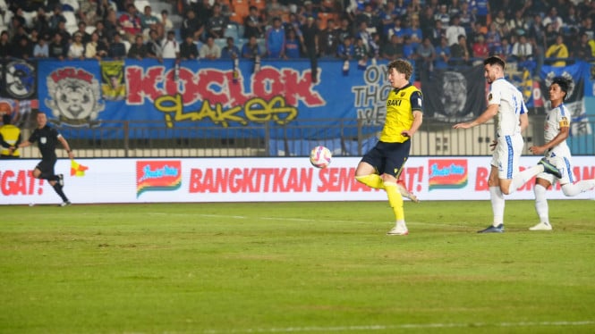 ole-romeny-kecewa-dengan-wasit-di-piala-presiden:-tak-ada-kartu-merah?-kocak!