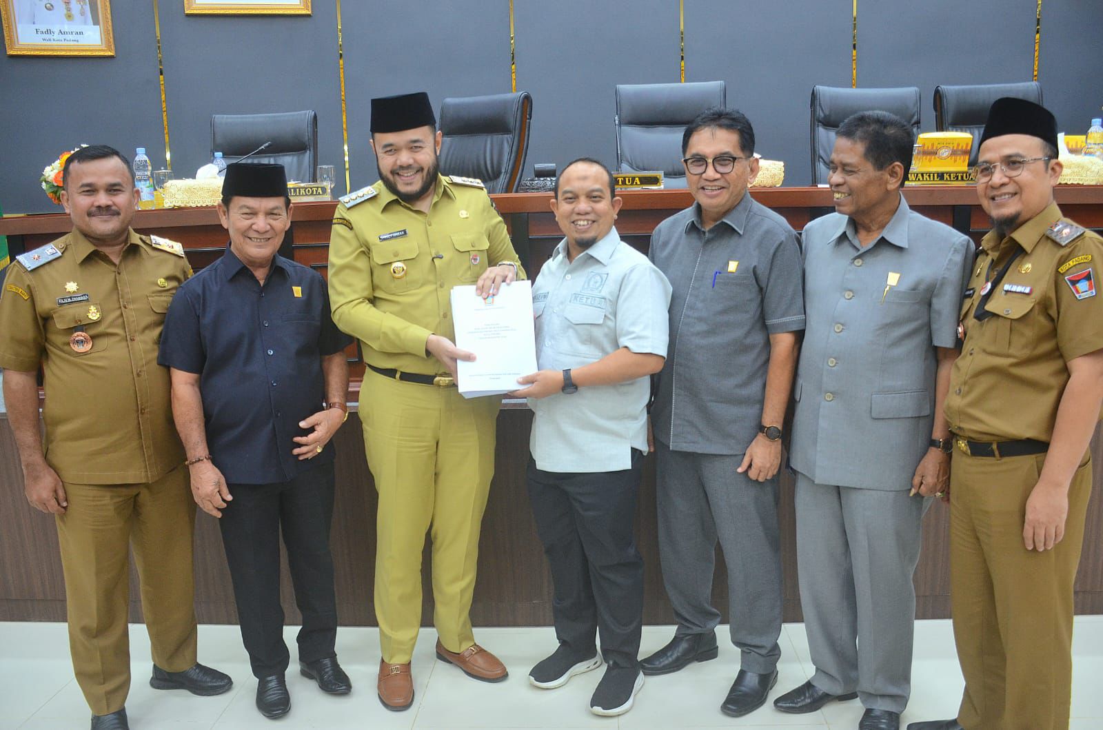 walikota-padang-sampaikan-kua-ppas-ta-2026-dalam-sidang-paripurna-dprd-kota-padang