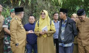 masyarakat-nagari-jaho-minta-dibangunkan-paud-dan-tk,-bupati-tanah-datar-tinjau-lokasi-hibah-tanah masyarakat-nagari-jaho-minta-dibangunkan-paud-dan-tk,-bupati-tanah-datar-tinjau-lokasi-hibah-tanah