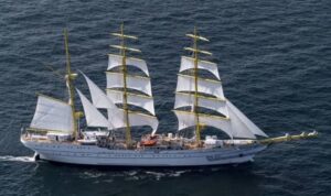 momen-hjk-padang,-kri-bima-suci-bakal-bersandar-di-teluk-bayur-9-12-agustus momen-hjk-padang,-kri-bima-suci-bakal-bersandar-di-teluk-bayur-9-12-agustus