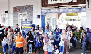 penumpang-kai-divre-ii-sumbar-melonjak-13-persen-pada-semester-i-2025 penumpang-kai-divre-ii-sumbar-melonjak-13-persen-pada-semester-i-2025