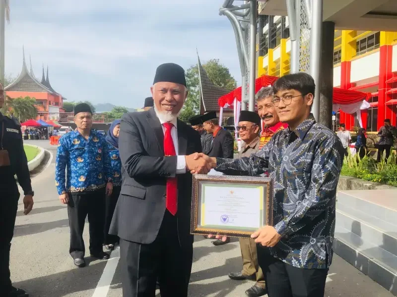 raih-dua-penghargaan,-koperasi-konsumen-keluarga-besar-semen padang-ditetapkan-sebagai-koperasi-terbesar-di-sumbar