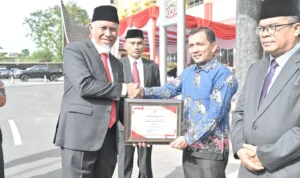 gubernur-mahyeldi-:-pengurus-koperasi-merah-putih-profesional,-dana-harus-berkembang-bukan-menyusut