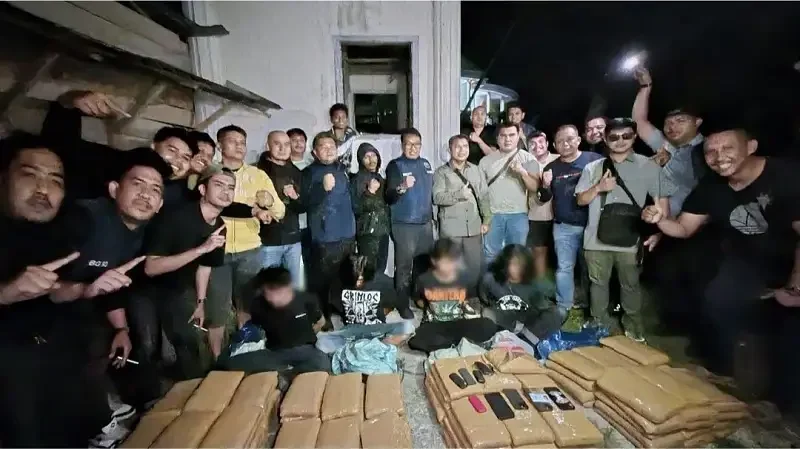 bnnp-sumbar-gagalkan-pengiriman-100-kg-ganja-dari-sumut-ke-bukittinggi