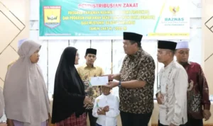baznas-kota-pariaman-salurkan-zakat-kepada-275-mustahik baznas-kota-pariaman-salurkan-zakat-kepada-275-mustahik