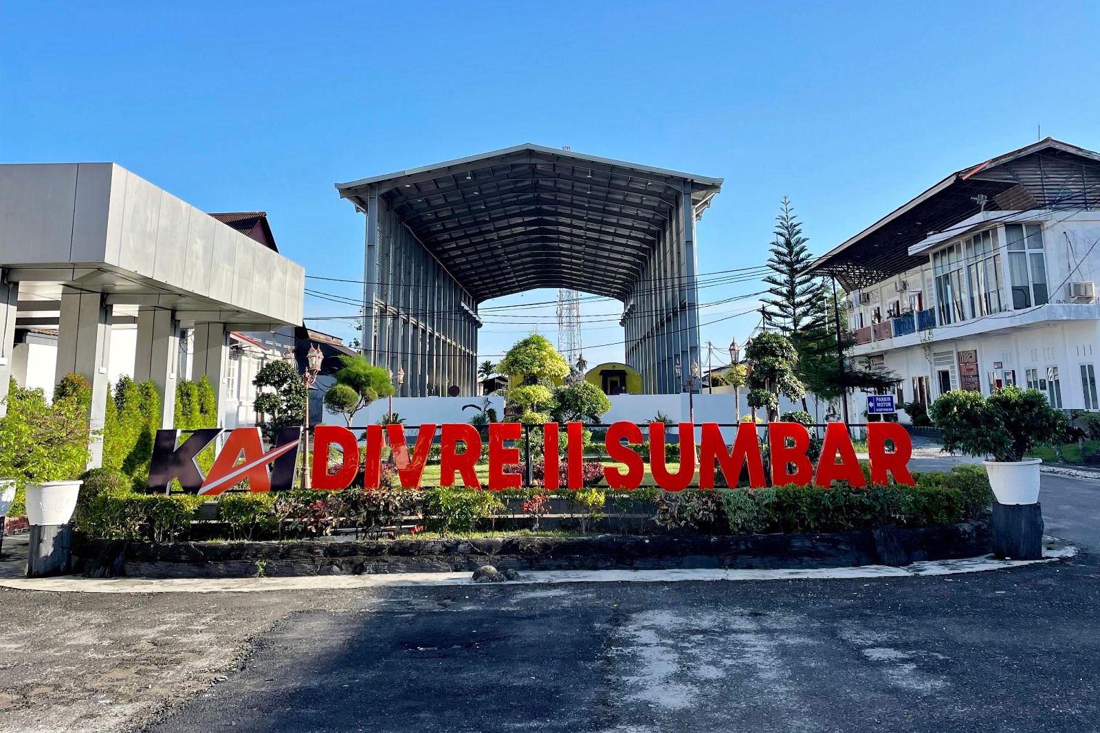 pt-kai-divre-ii-sumbar-dukung-kegiatan-hut-ikw-ri-ke-ix-tahun-2025