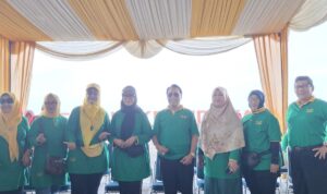 dalam-rangka-hut-pwri-ke-63-kota-padang-gelar-jalan-sehat-dan-pungut-sampah dalam-rangka-hut-pwri-ke-63-kota-padang-gelar-jalan-sehat-dan-pungut-sampah