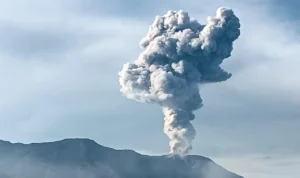gunung-marapi-meletus,-warga-dengar-dentuman