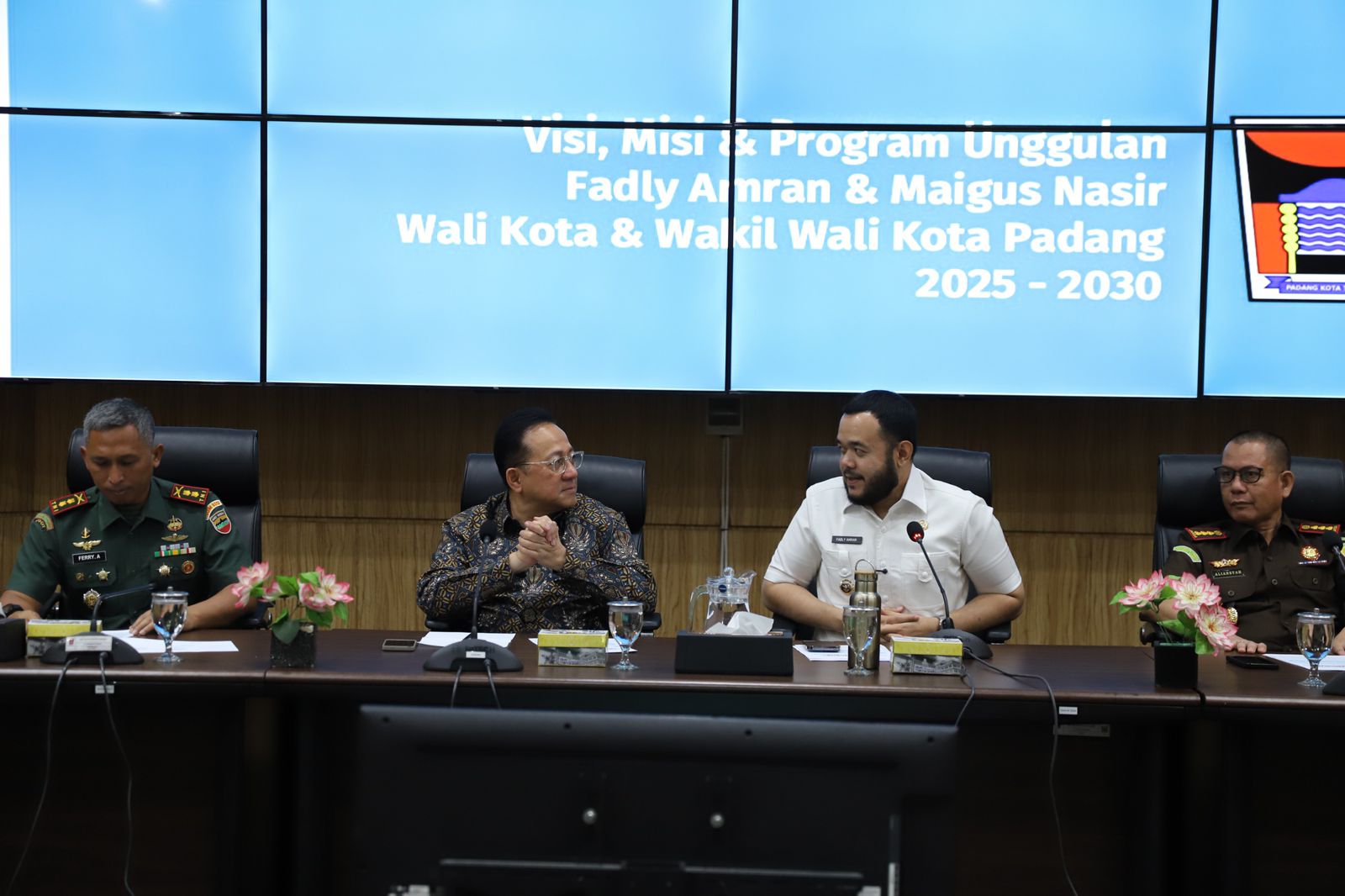 walikota-padang-terima-kunjungan-kerja-anggota-dewan-dpd-ri-irman-gusman