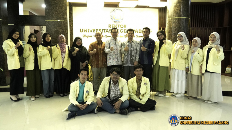 rektor-unp-lepas-mahasiswa-program-internasional-ke-malaysia-dan-thailand,-bawa-misi-akademik-dan-budaya