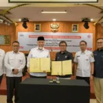 pt-semen-padang-dan-pemprov-sumbar-teken-kerja-sama-energi-terbarukan,-siap-jadi-pelopor-industri-hijau