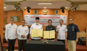 pt-semen-padang-dan-pemprov-sumbar-teken-kerja-sama-energi-terbarukan,-siap-jadi-pelopor-industri-hijau