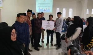 bersama-pemerintah,-baznas-bukittinggi-distribusikan-rp107-juta-zakat-ke-mustahik bersama-pemerintah,-baznas-bukittinggi-distribusikan-rp107-juta-zakat-ke-mustahik