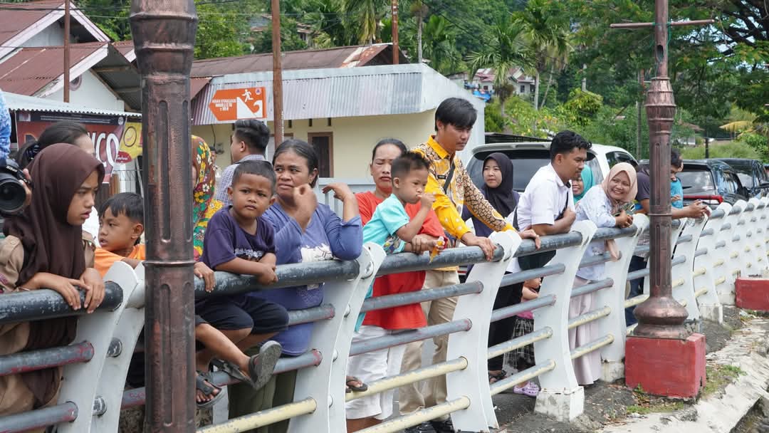 sambut-hjk-padang-ke-356,-warga-senang-sungai-batang-arau-dikeruk