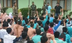 satpol-pp-padang-amankan-70-pelajar-bolos-di-tempat-biliar,-termasuk-8-siswi