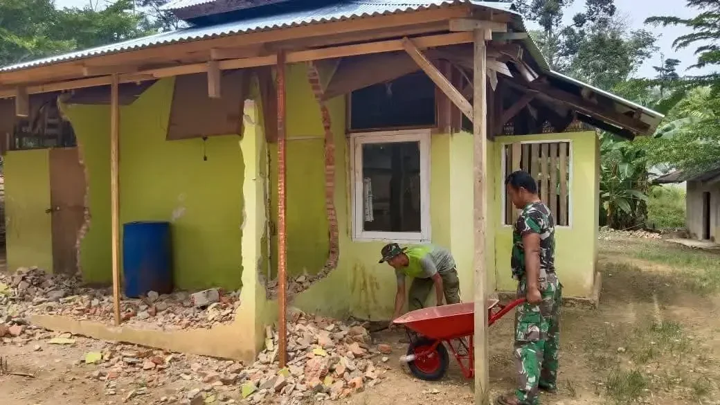 tni-renovasi-mushala-al-muhajirin-di-nagari-sungai-kambut