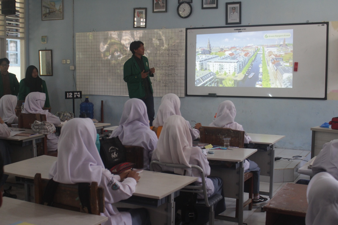 edukasi-lingkungan-dengan-konsep-green-city,-roadshow-gre-di-sma-negeri-9-padang