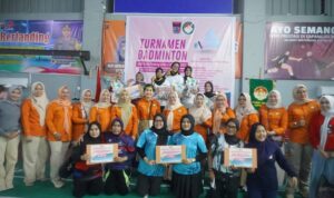 dwp-disdikbud-gondol-juara-i-turnamen-bulutangkis-meriahkan-hjk-padang-ke-356 dwp-disdikbud-gondol-juara-i-turnamen-bulutangkis-meriahkan-hjk-padang-ke-356