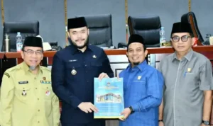 di-paripurna-dprd-pengesahan-rpjmd-2025–2029,-walikota-tegaskan-padang-menuju-kota-pintar-dan-sehat-berlandaskan-agama-dan-budaya