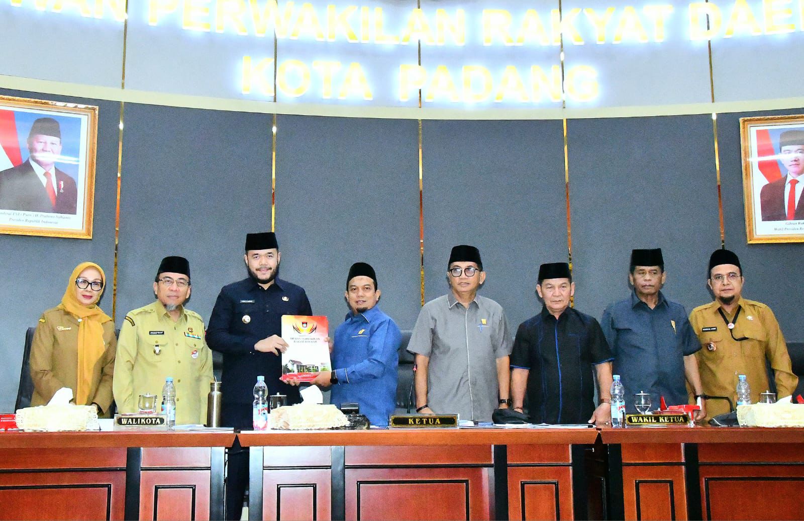 pemko-padang-bersama-dprd-padang-sahkan-ranperda-tentang-rpjmd-tahun-2025-2029