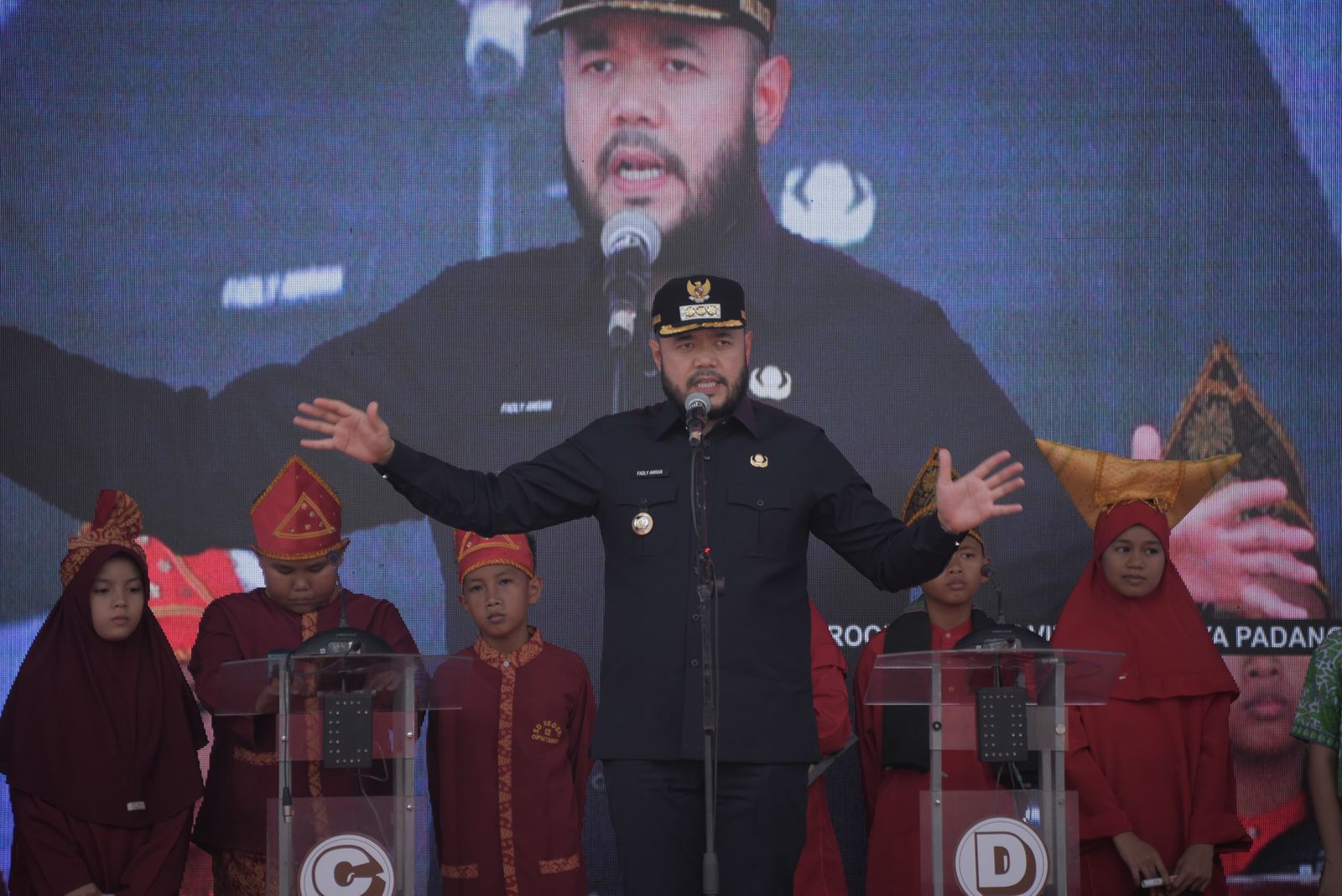 walikota-padang-apresiasi-lomba-cerdas-sains-tingkat-sd,-smp-se-kota-padang