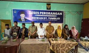 anggota-dprd-ridwan-dt.-tumbijo-dengarkan-keluhan-petani-di-jorong-sawah-rang-salayan anggota-dprd-ridwan-dt.-tumbijo-dengarkan-keluhan-petani-di-jorong-sawah-rang-salayan