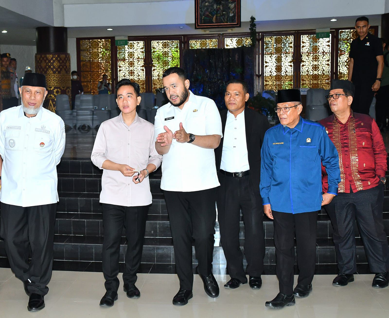 walikota-padang-fadly-amran-sambut-kedatangan-wakil-presiden-gibran-rakabuming-raka