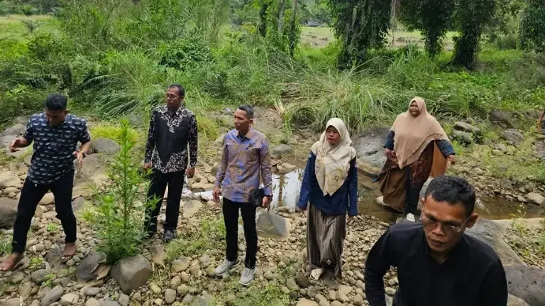 anggota-dprd-sumbar-ali-muda-tinjau-sungai-batang-naliak-kaciak-pasaman