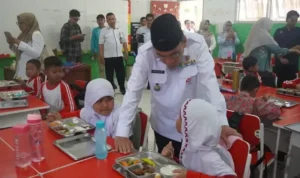 sppg-purus-telah-salurkan-makan-bergizi-gratis-untuk-2.331-siswa sppg-purus-telah-salurkan-makan-bergizi-gratis-untuk-2.331-siswa