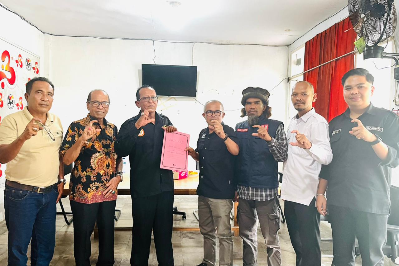 serahkan-sk-pjkip-padang-panjang,-almudazir:-langkah-nyata-transparansi